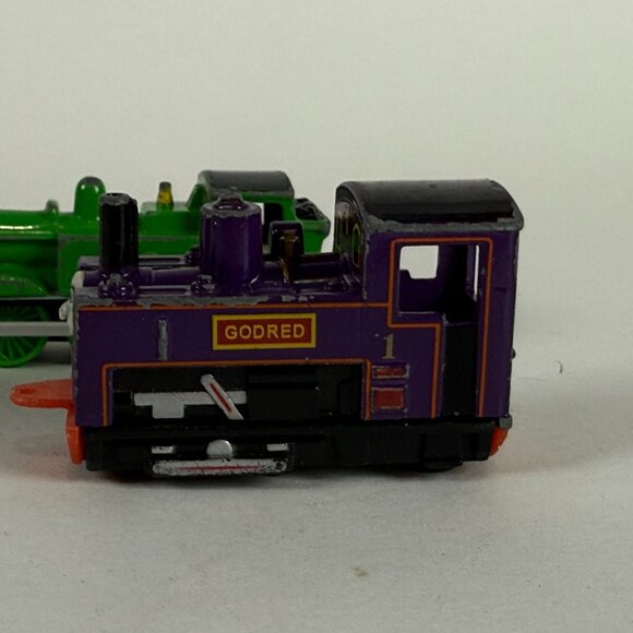 Thomas & Friends Train Set With DVD & 7 Mini Engines Toy Collection - Picture 8 of 11